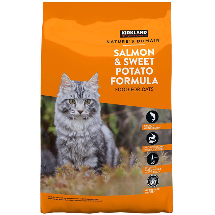 Kirkland Signature Natures Domain Salmon Meal & Sweet Potato Recipe Cat Food, 18 lb